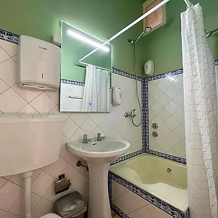 Eco Ljmonade Hostel *