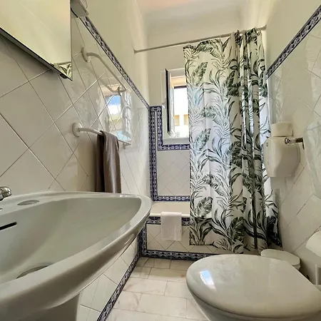 Eco Ljmonade Hostel *